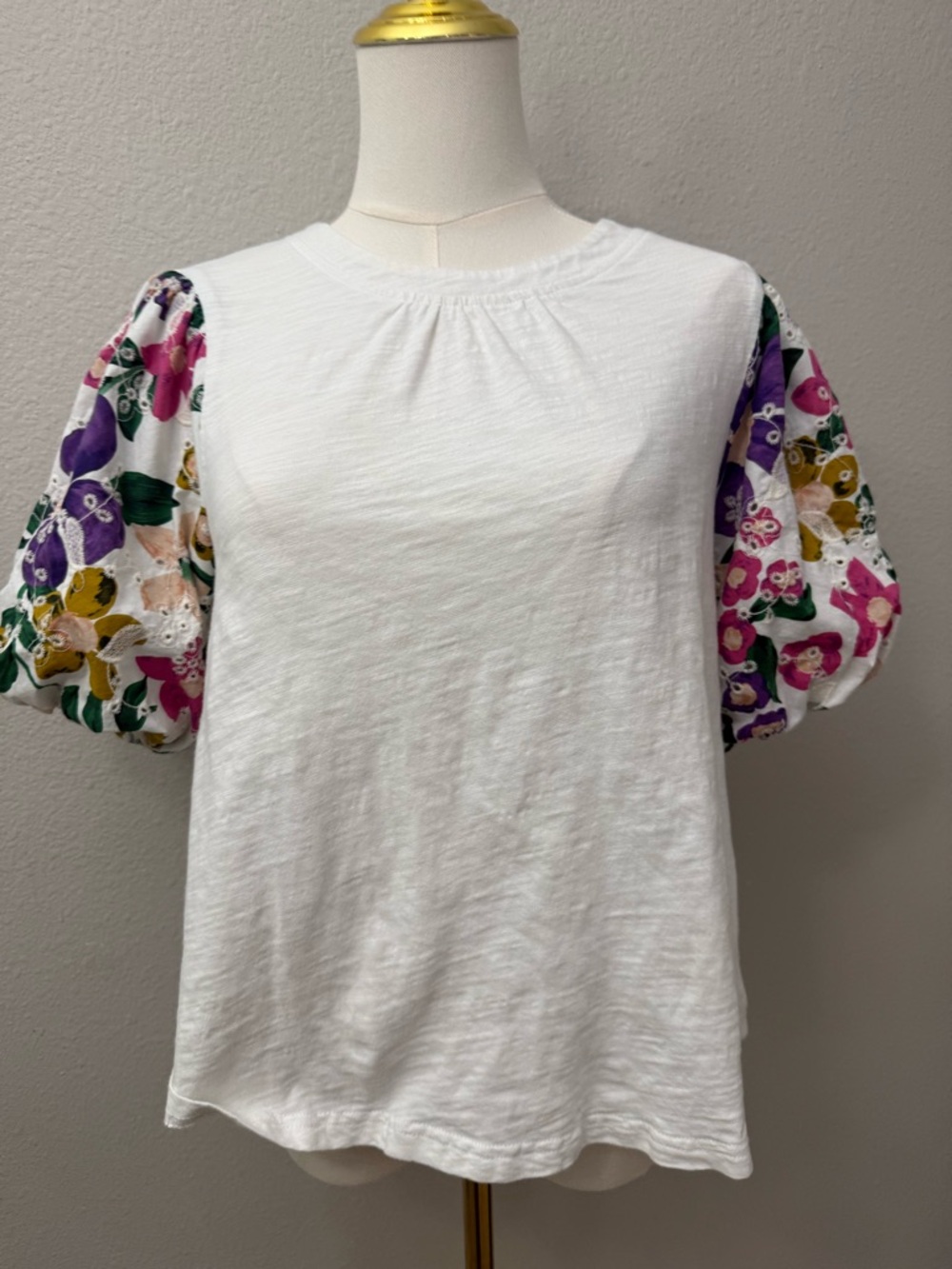 Voy Women’s White Top with Floral Puff Sleeves